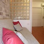 스튜디오 아파트먼트 밀라