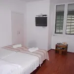 스튜디오 아파트먼트 밀라 *